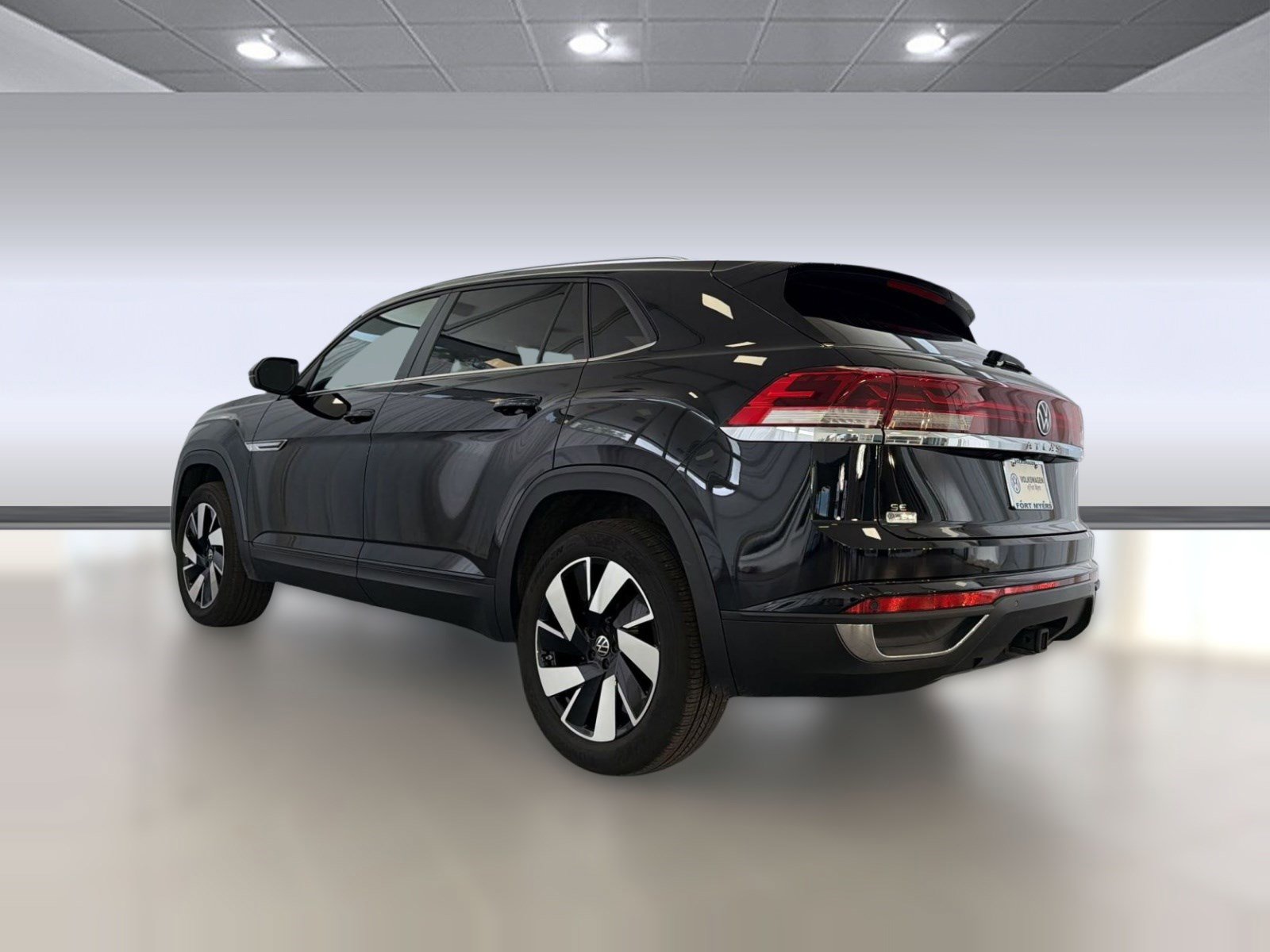 Used 2025 Volkswagen Atlas Cross Sport SE FWD image 3
