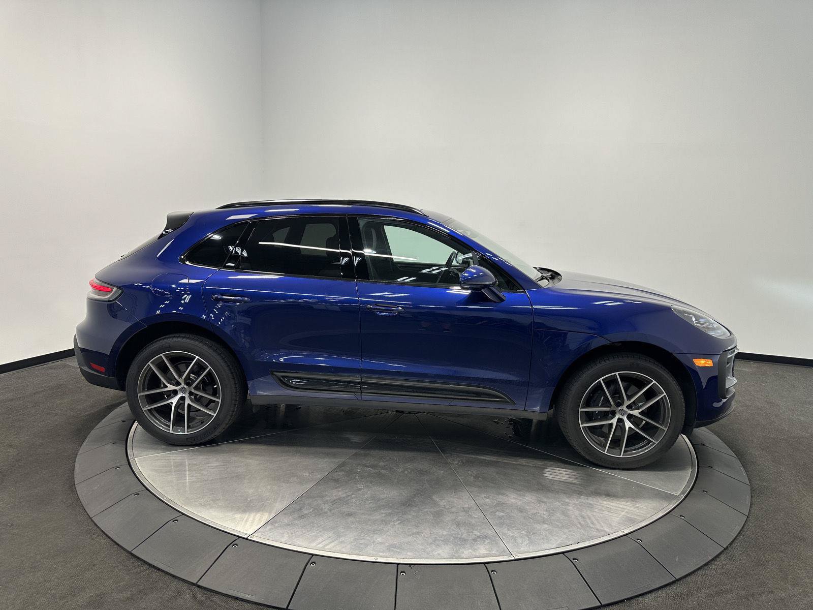 Certified 2026 Porsche Macan AWD/4WD image 8