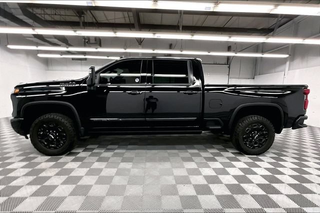 Used 2024 Chevrolet Silverado 2500 High Country w/ High Country Premium Package AWD/4WD image 14