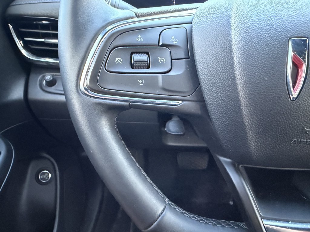 Used 2025 Buick Envista Sport Touring w/ Convenience II Package FWD image 16