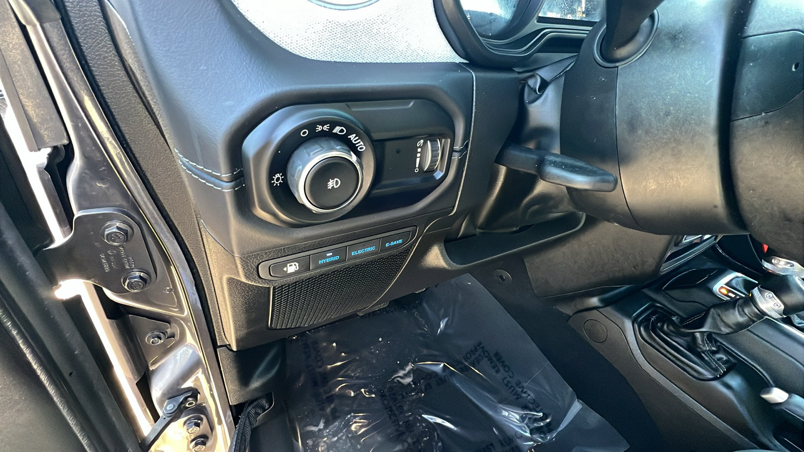 Used 2025 Jeep Wrangler Sahara 4xe w/ Safety Group AWD/4WD image 25