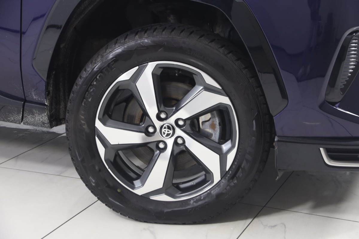 Used 2024 Toyota RAV4 SE w/ Weather & Moonroof Package AWD/4WD image 16