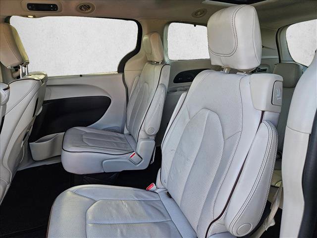 Used 2017 Chrysler Pacifica Limited image 21