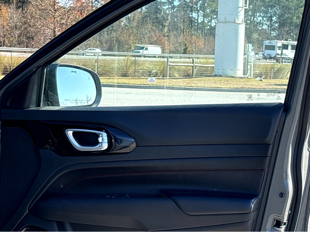 Used 2023 Jeep Compass Trailhawk image 16