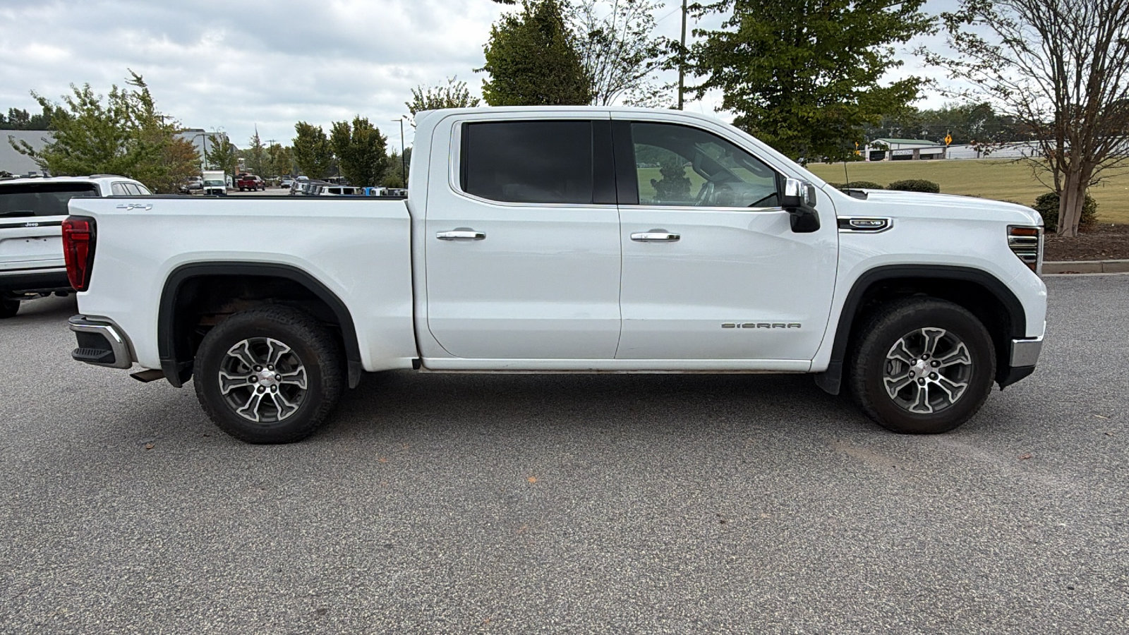Used 2025 GMC Sierra 1500 SLT AWD/4WD image 7