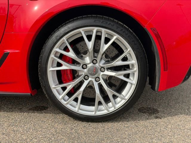 Used 2015 Chevrolet Corvette Z06 w/ 3LZ Preferred Equipment Group image 15