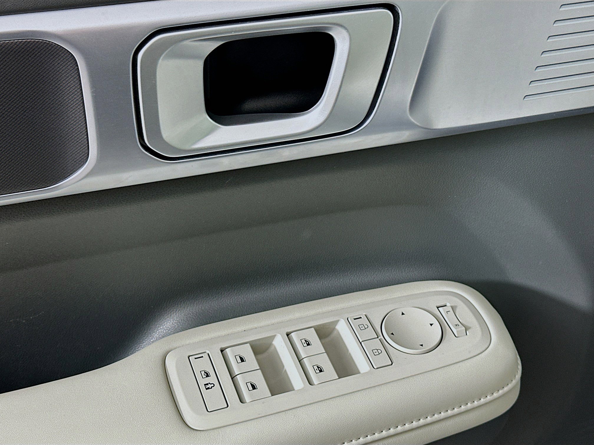 Used 2024 Hyundai Santa Fe SEL image 15