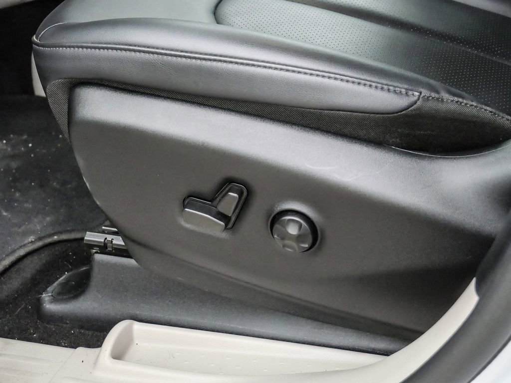 Used 2024 Chrysler Pacifica Touring-L image 30