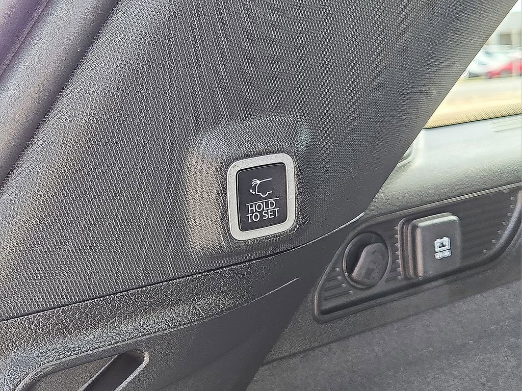 Used 2023 Jeep Grand Cherokee Overland w/ Luxury Tech Group IV image 17