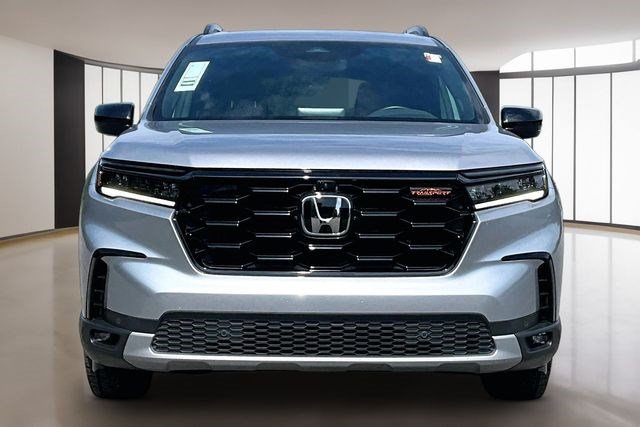 Certified 2025 Honda Pilot TrailSport image 2