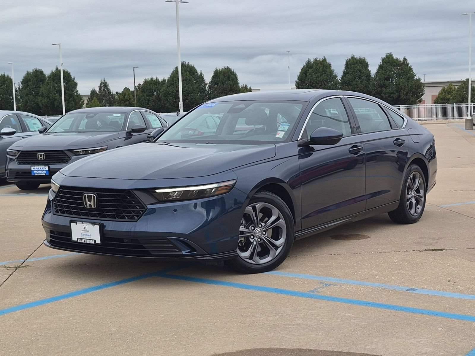 Used 2025 Honda Accord EX-L image 2