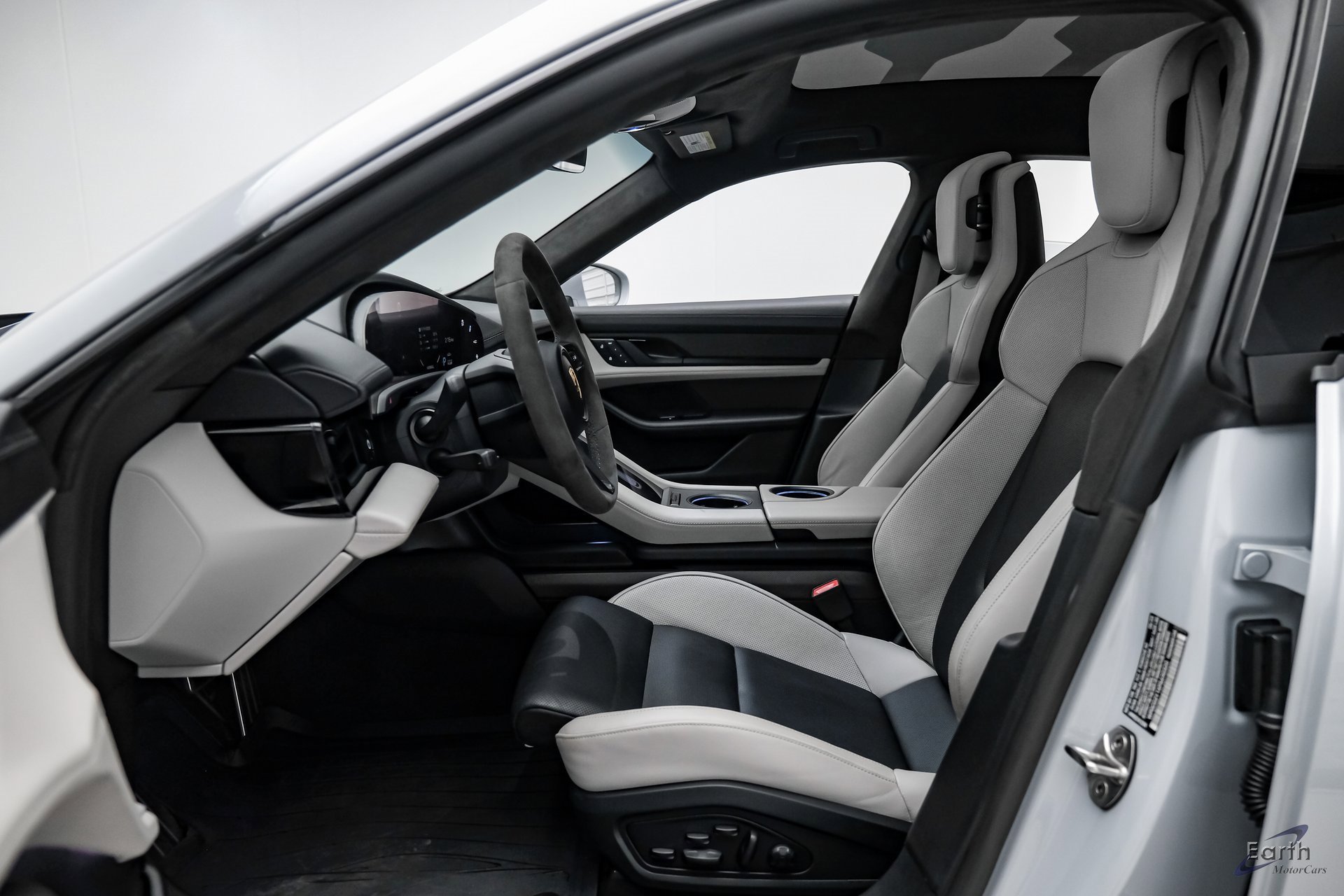 Used 2023 Porsche Taycan GTS w/ Premium Package image 33