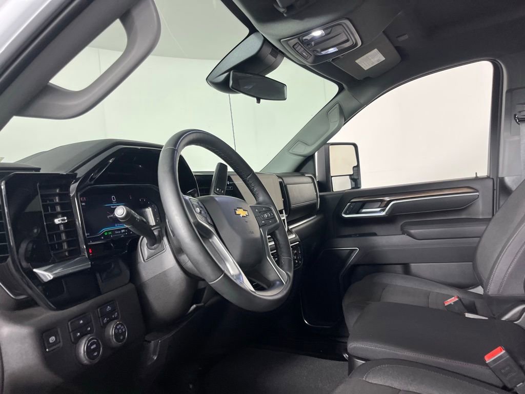 Used 2025 Chevrolet Silverado 2500 LT w/ Convenience Package image 26