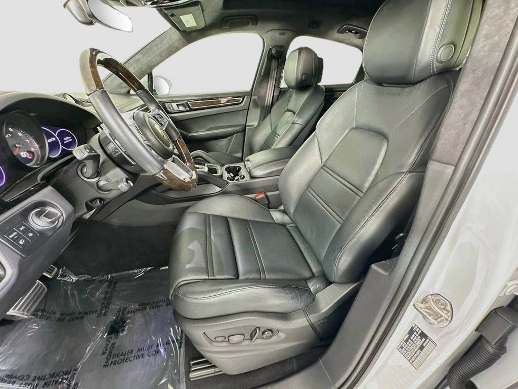 Certified 2023 Porsche Cayenne GTS AWD/4WD image 5