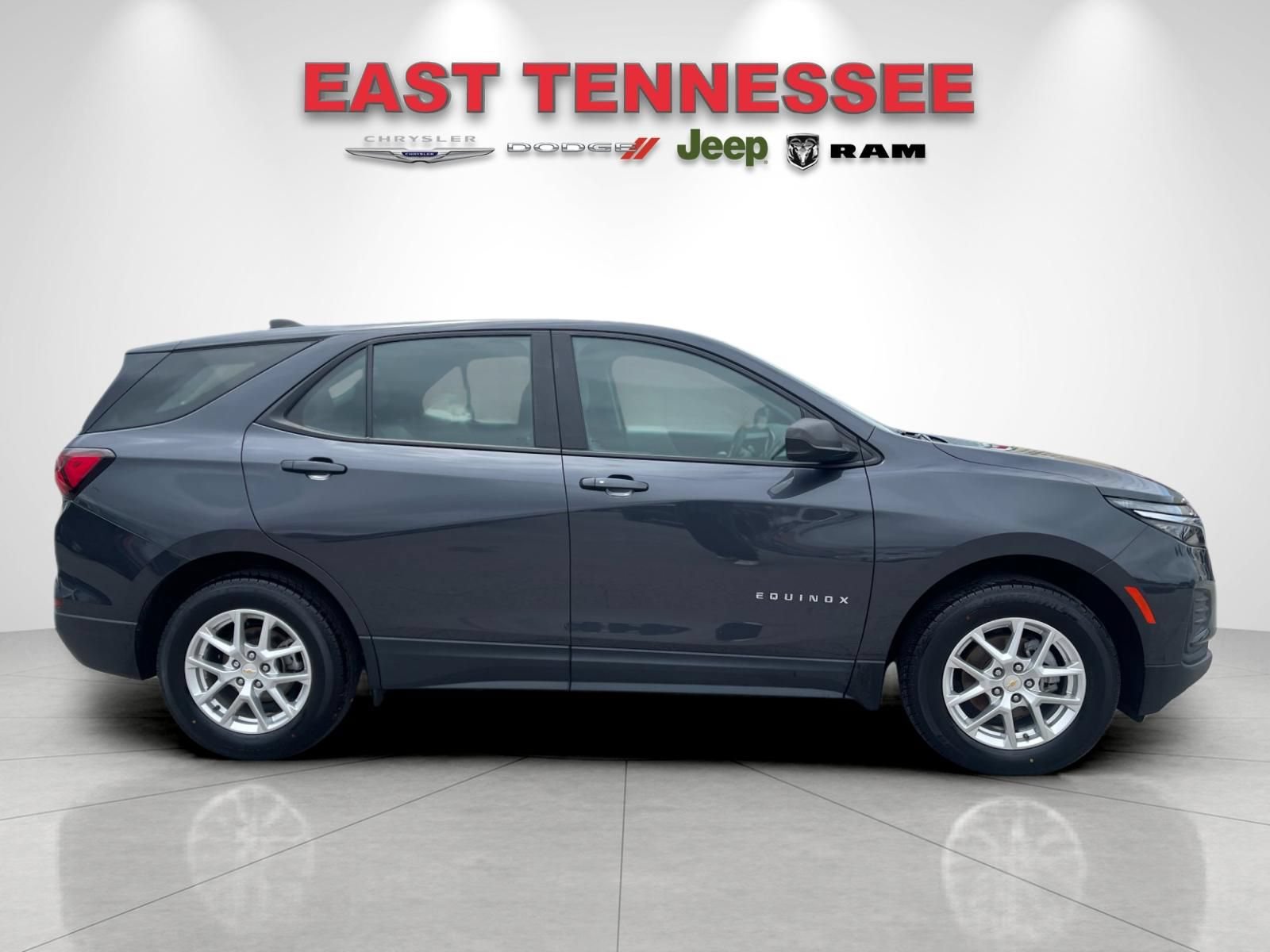 Used 2022 Chevrolet Equinox LS AWD/4WD image 2