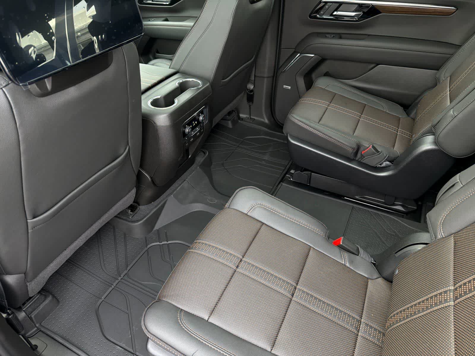 New 2026 Chevrolet Suburban High Country AWD/4WD image 4