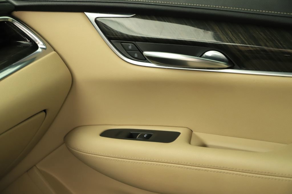 Used 2019 Cadillac XT5 FWD image 17