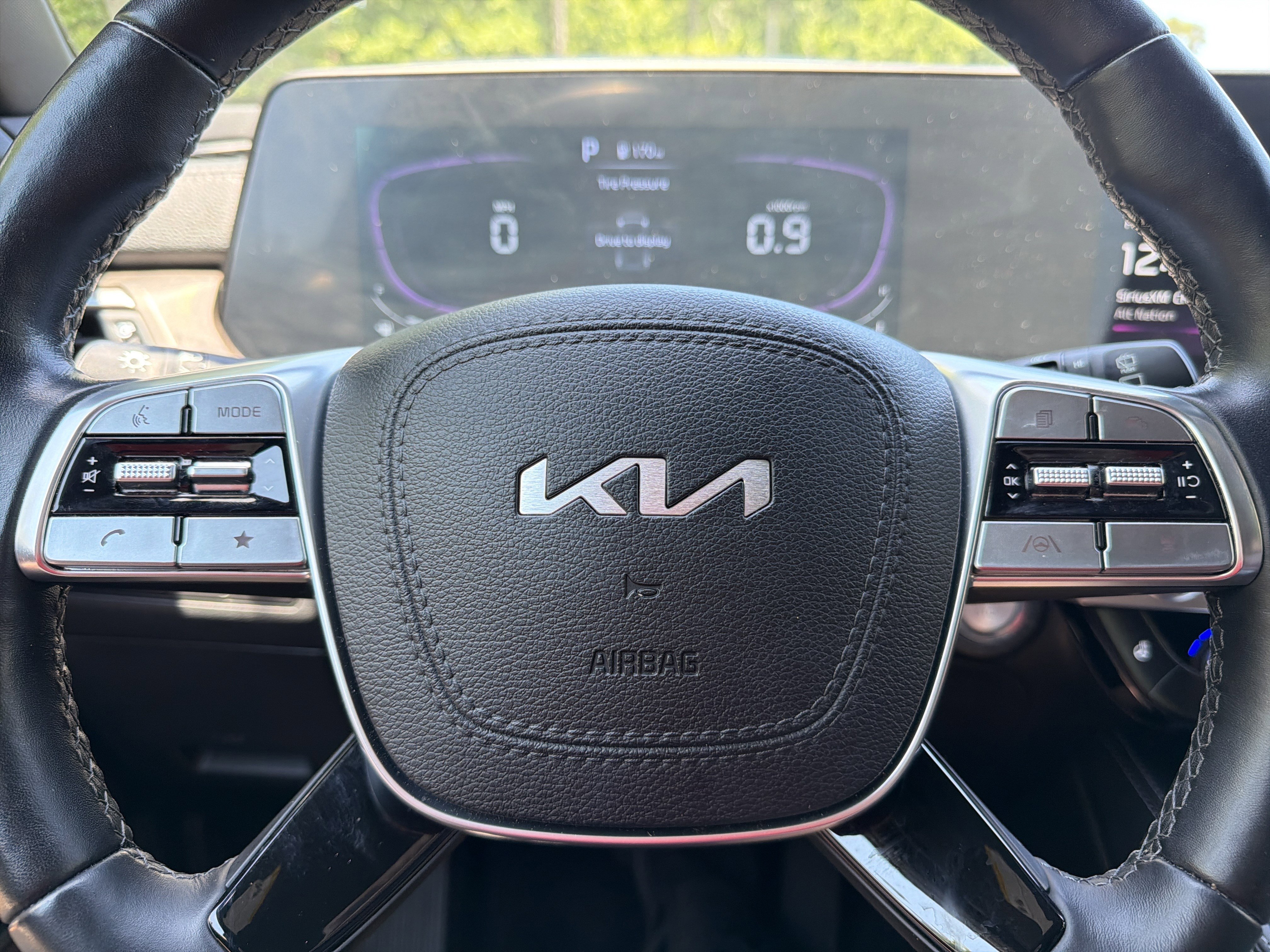 Used 2024 Kia Telluride EX w/ EX Captain's Chair Package AWD/4WD image 12