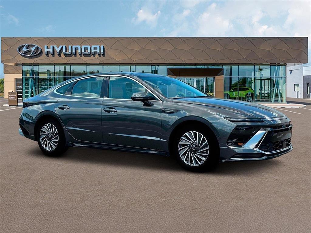 New 2025 Hyundai Sonata Limited image 10