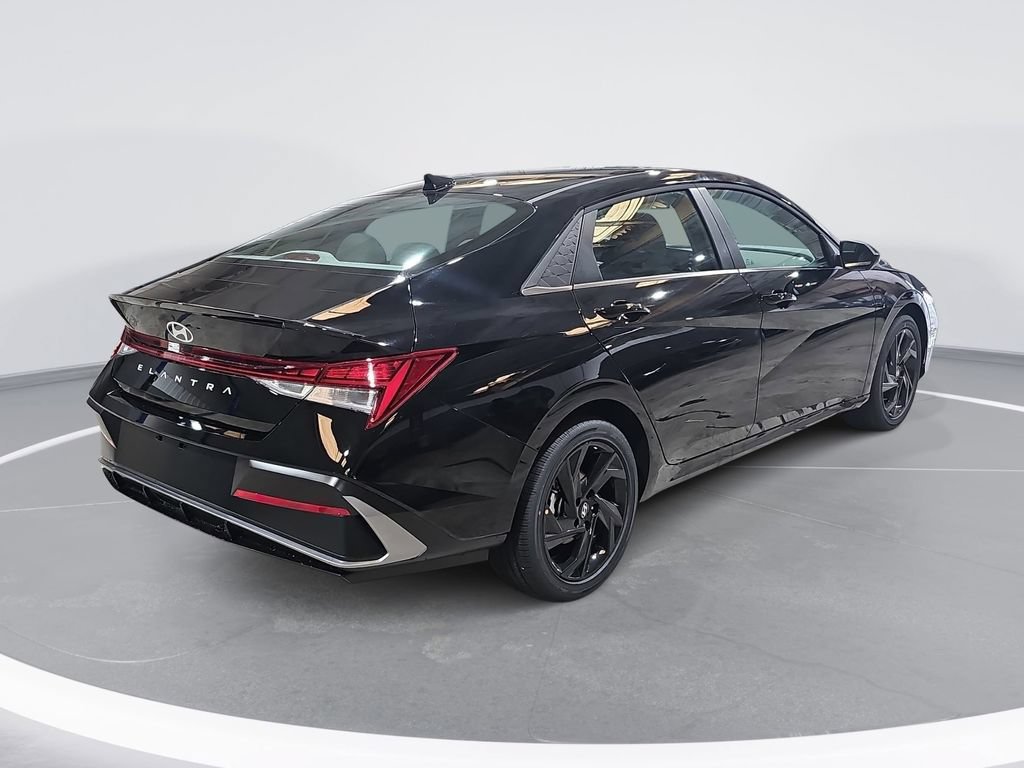 New 2026 Hyundai Elantra SEL Sport Premium FWD image 5