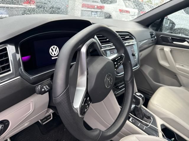 Used 2022 Volkswagen Tiguan SE R-Line FWD image 16