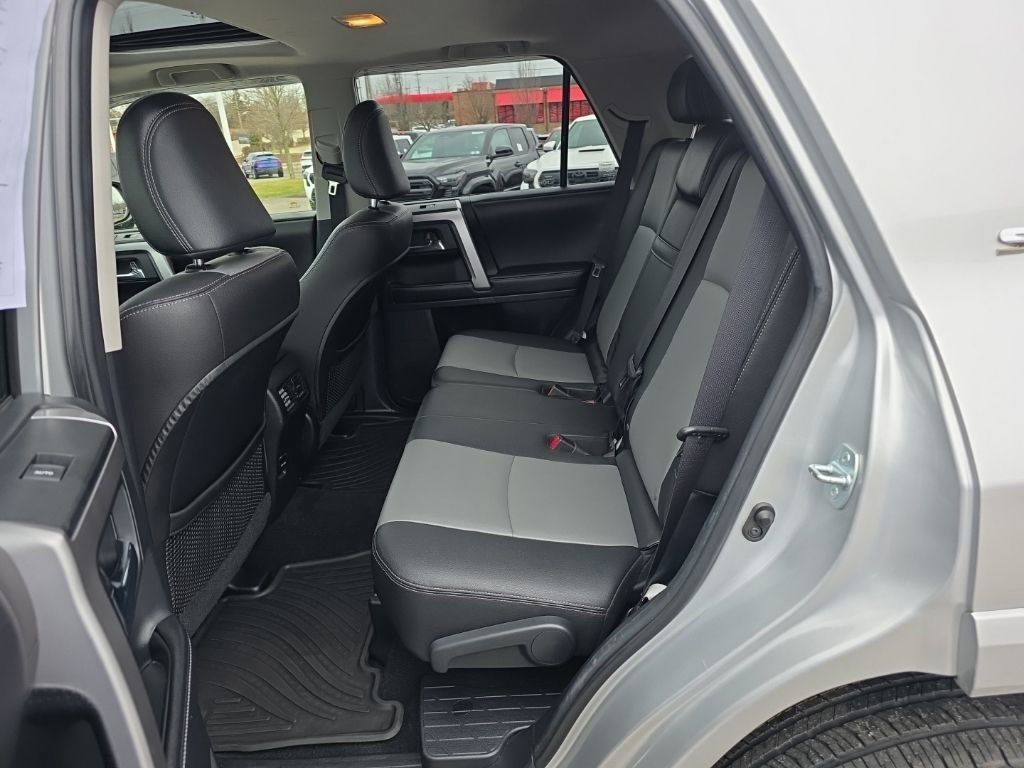 Used 2015 Toyota 4Runner SR5 Premium image 13