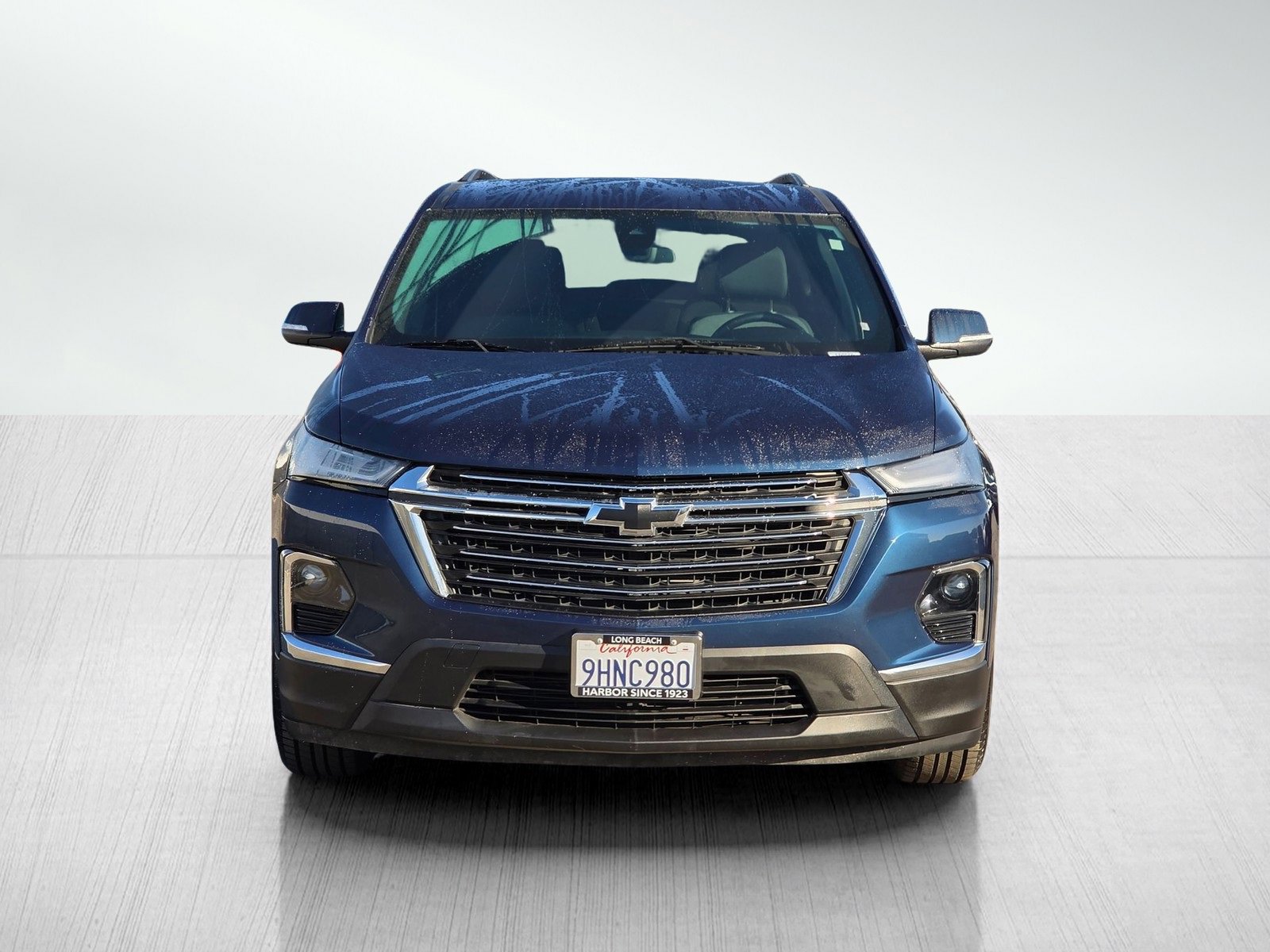 Used 2023 Chevrolet Traverse LT image 2