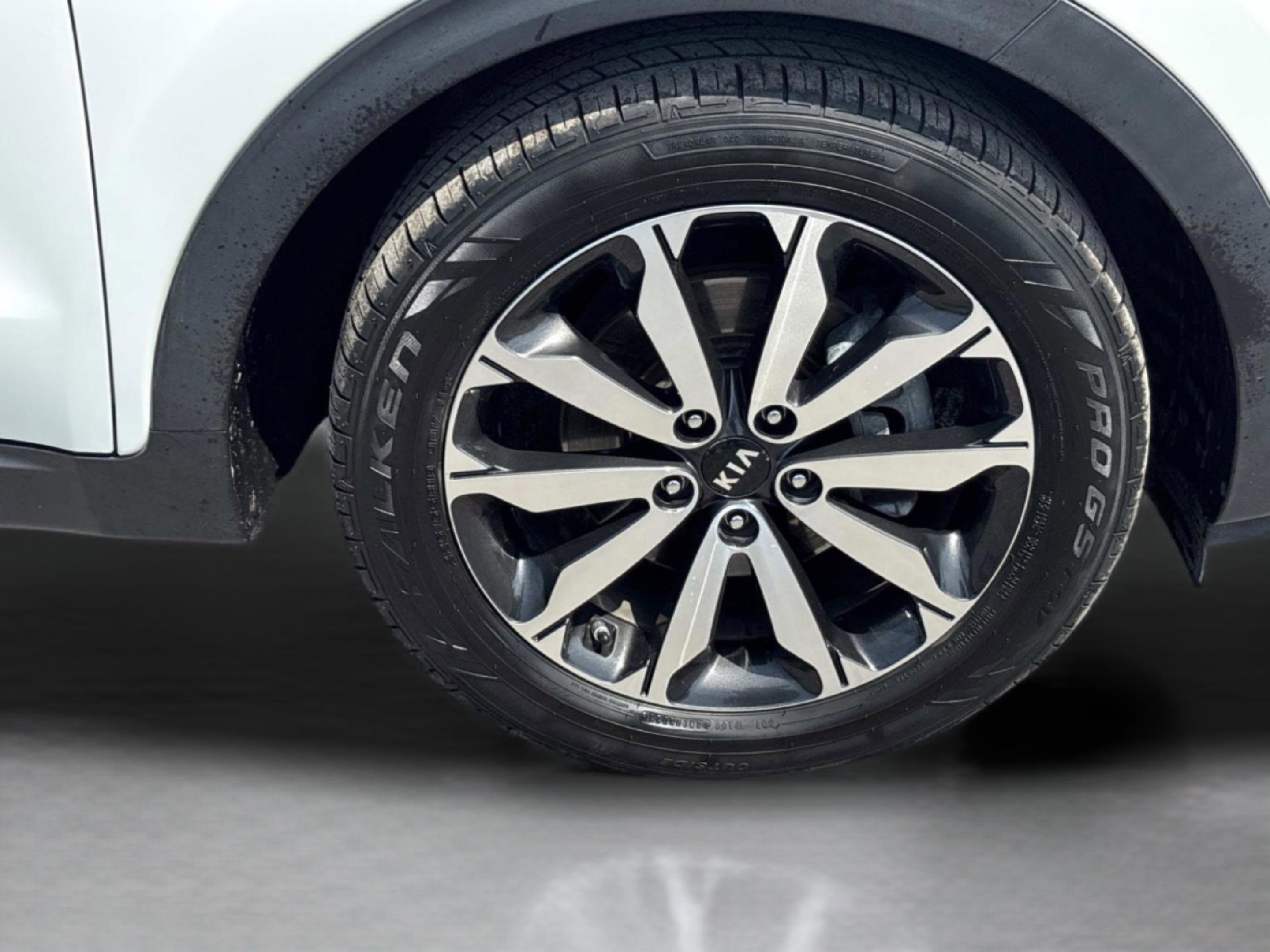 Used 2017 Kia Sportage EX image 9