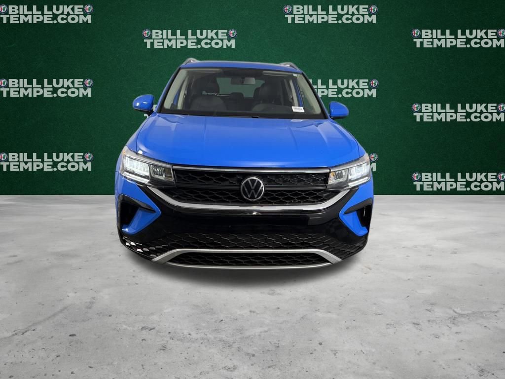 Used 2022 Volkswagen Taos SE w/ Panoramic Sunroof Package FWD image 10