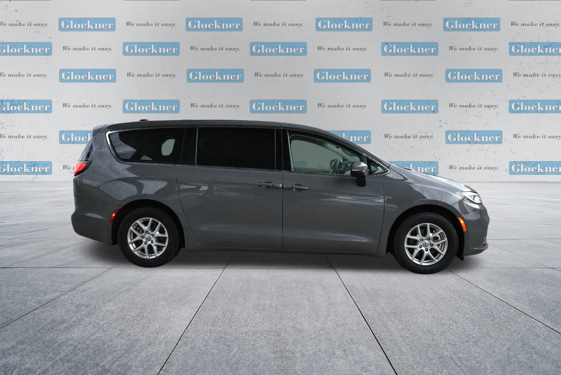 Used 2023 Chrysler Pacifica Touring-L FWD image 4