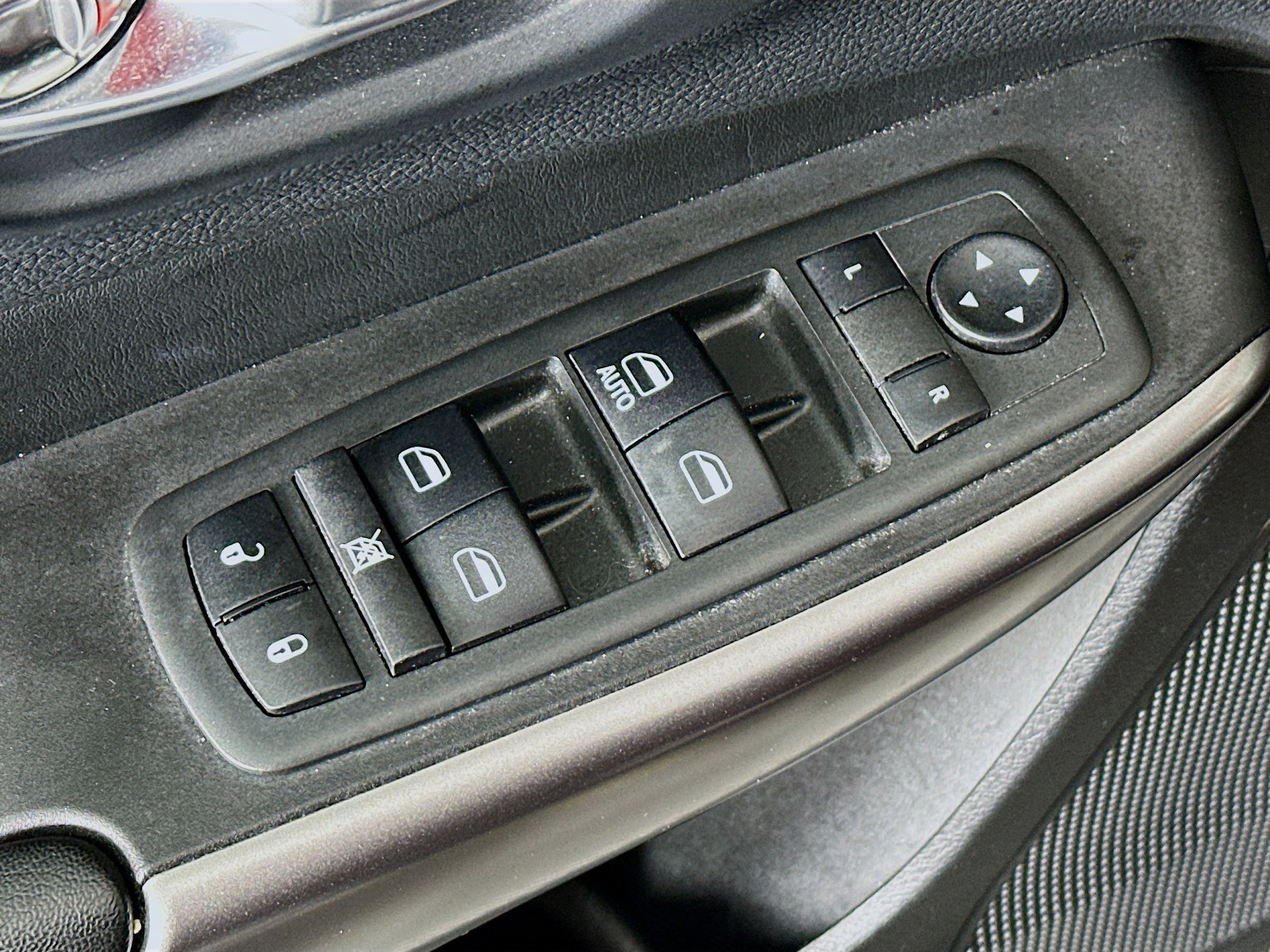 Used 2019 Jeep Cherokee Latitude w/ Popular Appearance Group image 12