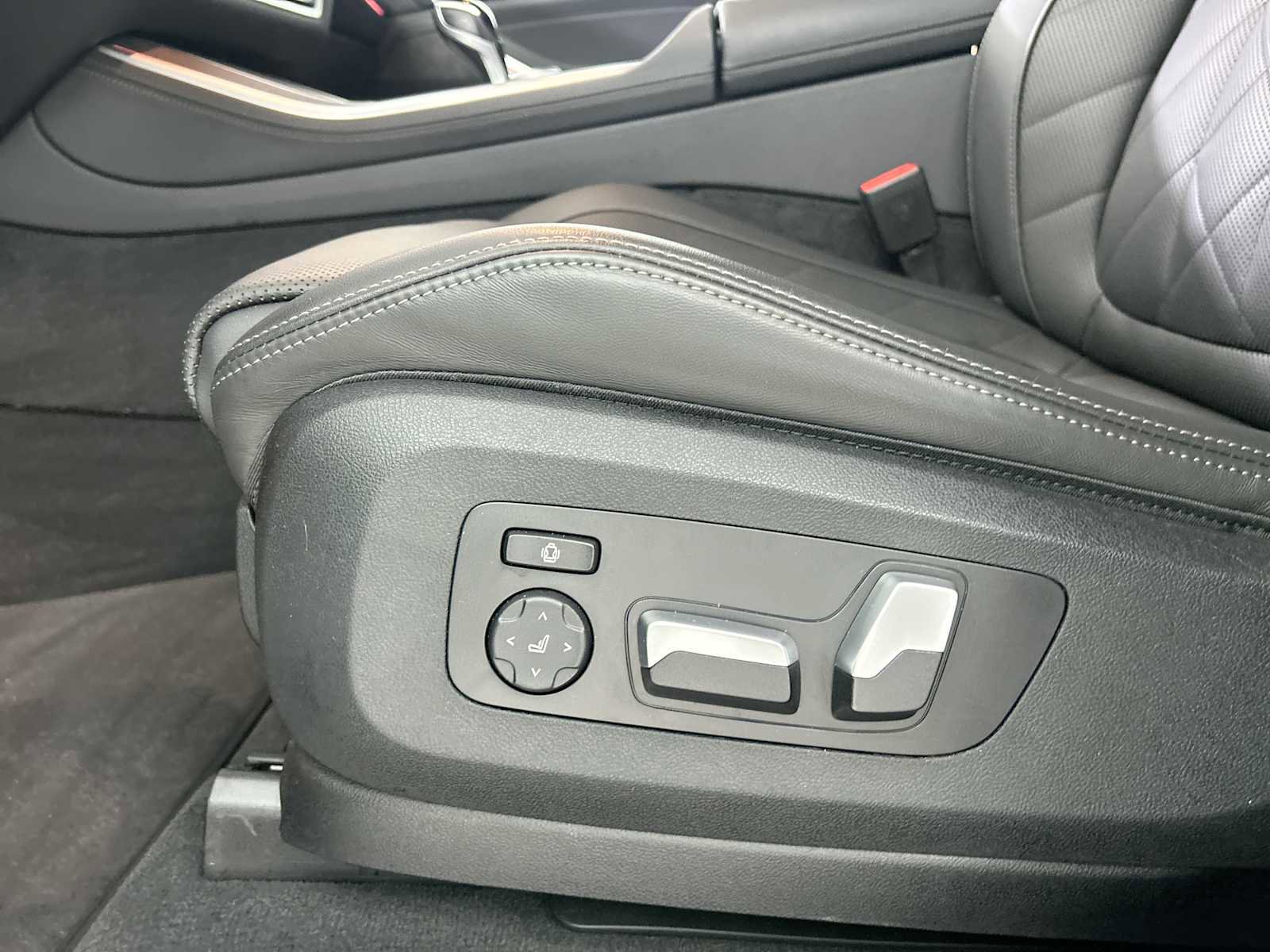 Used 2023 BMW X5 xDrive40i w/ Premium Package image 14