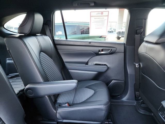 Used 2025 Toyota Highlander XSE image 26