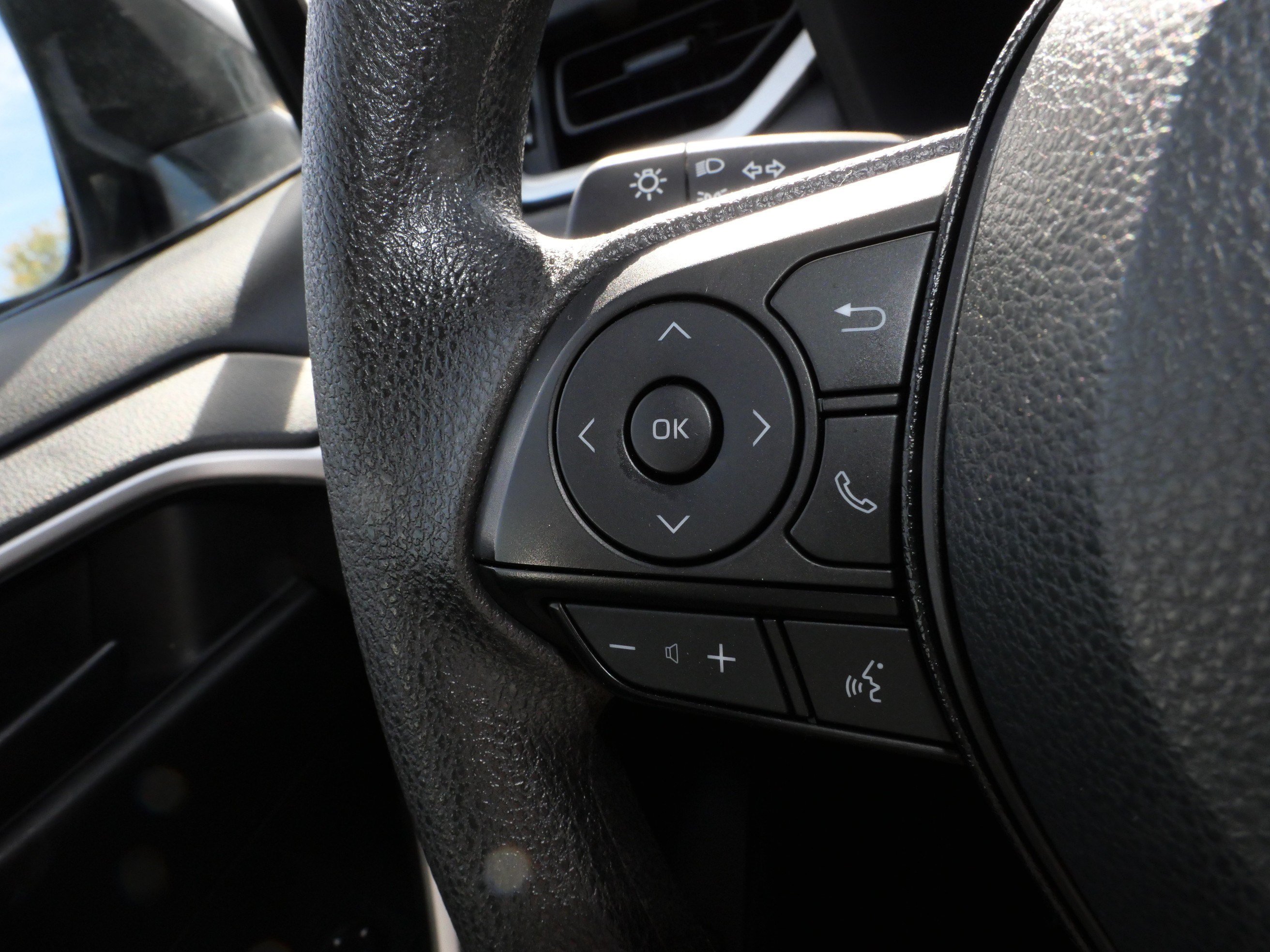 Certified 2025 Toyota RAV4 LE AWD/4WD image 26