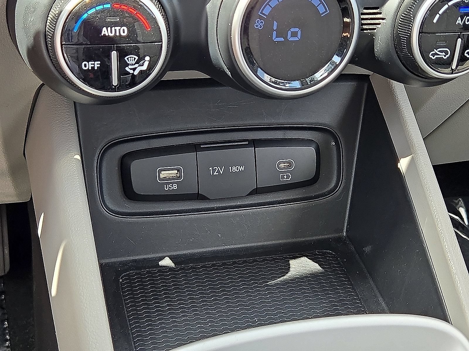 Used 2025 Hyundai Venue SEL FWD image 28