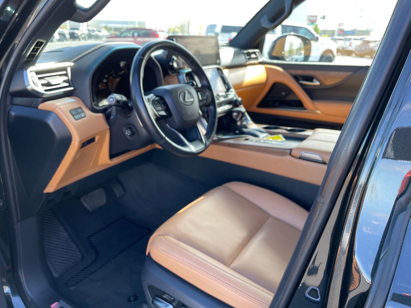 Used 2024 Lexus LX 600 4WD w/ Interior Upgrade Package image 10