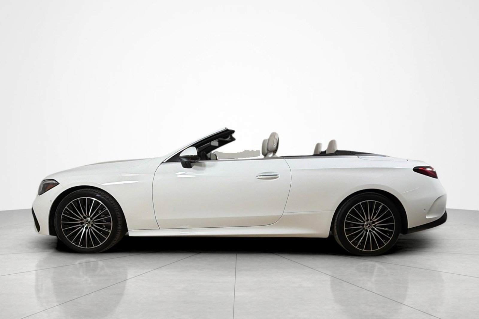 Used 2026 Mercedes-Benz CLE 450 4MATIC Cabriolet image 2