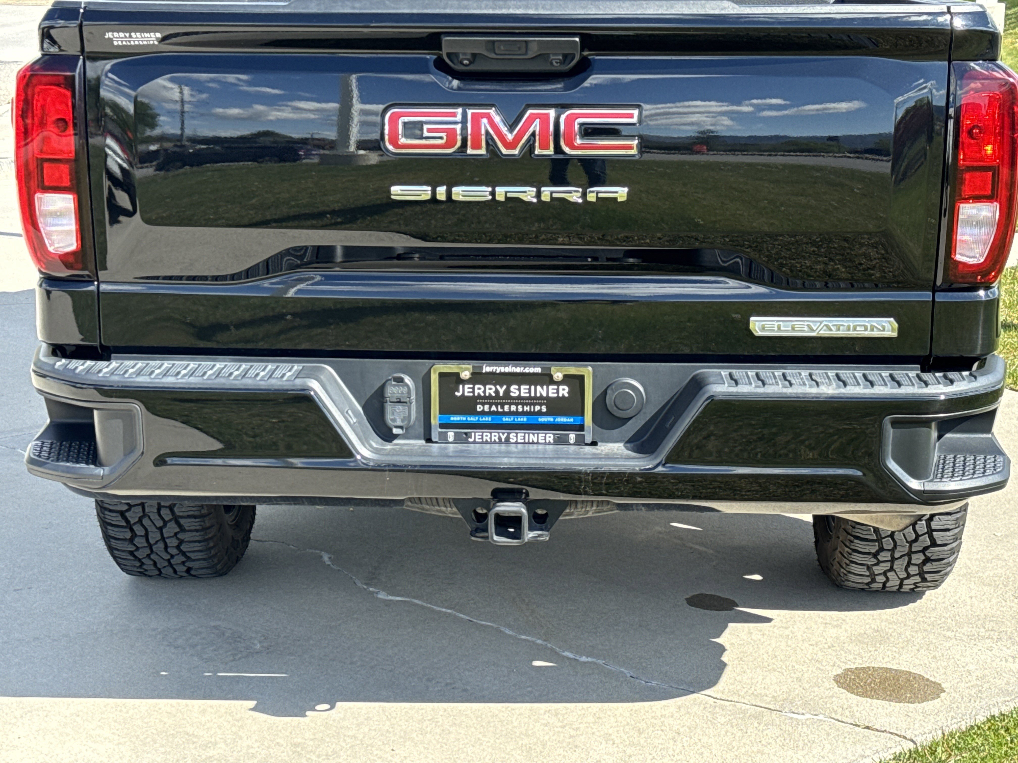 Used 2023 GMC Sierra 1500 Elevation image 13