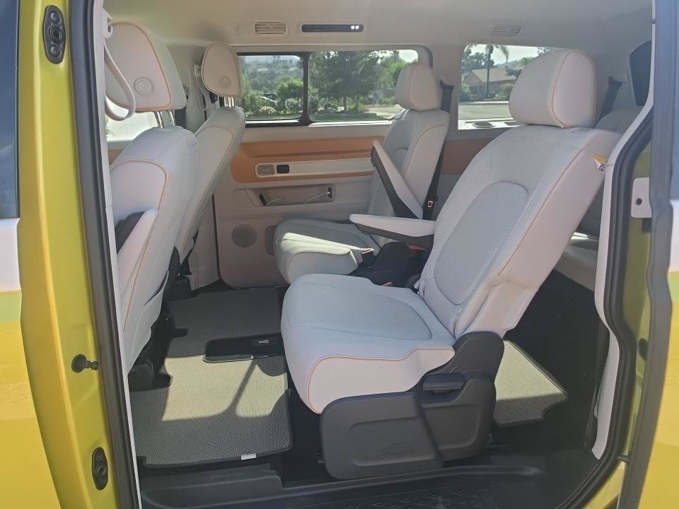 Certified 2025 Volkswagen ID. Buzz Pro S Plus AWD/4WD image 8