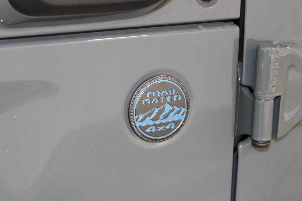 Used 2025 Jeep Wrangler Unlimited Sahara w/ Safety Group image 14