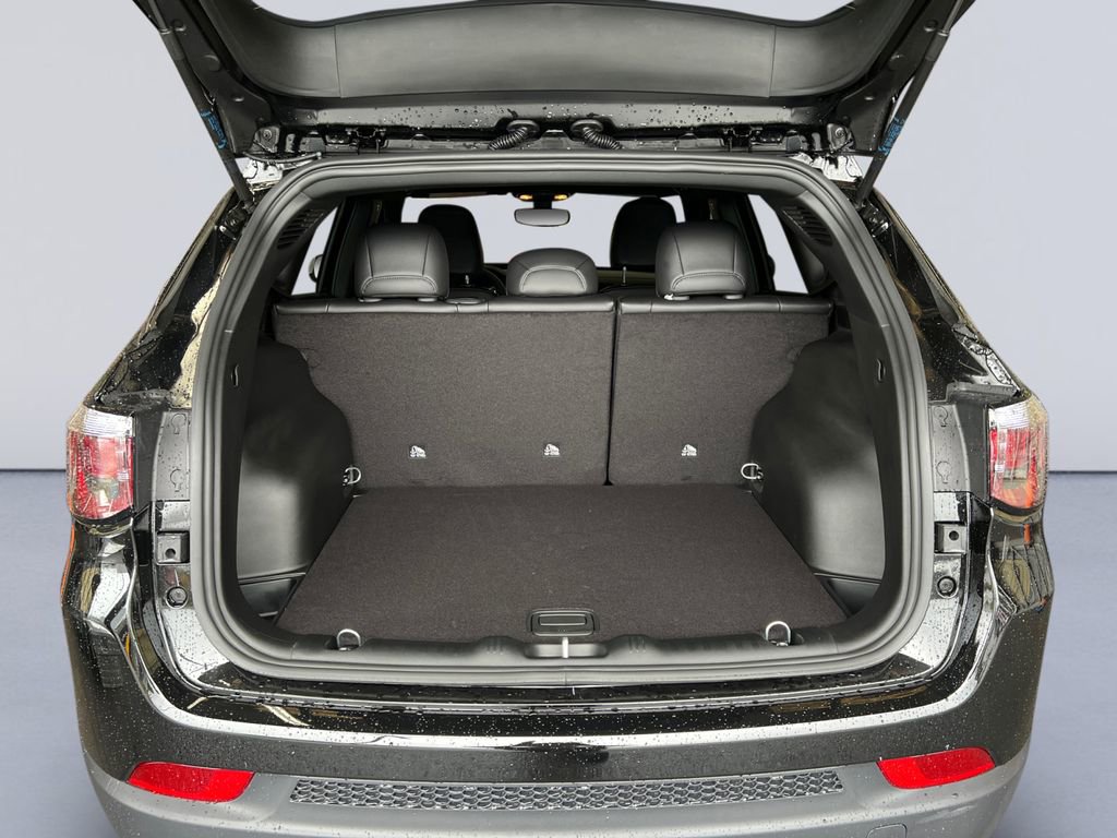 New 2026 Jeep Compass Latitude image 19