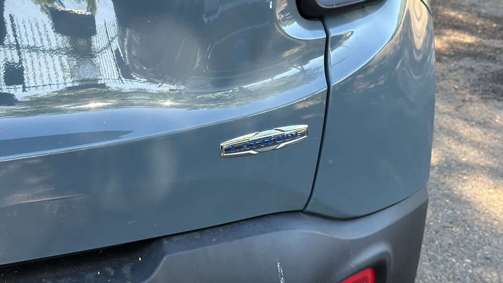 Used 2018 Jeep Renegade Latitude w/ UConnect 8.4 Nav Group image 19