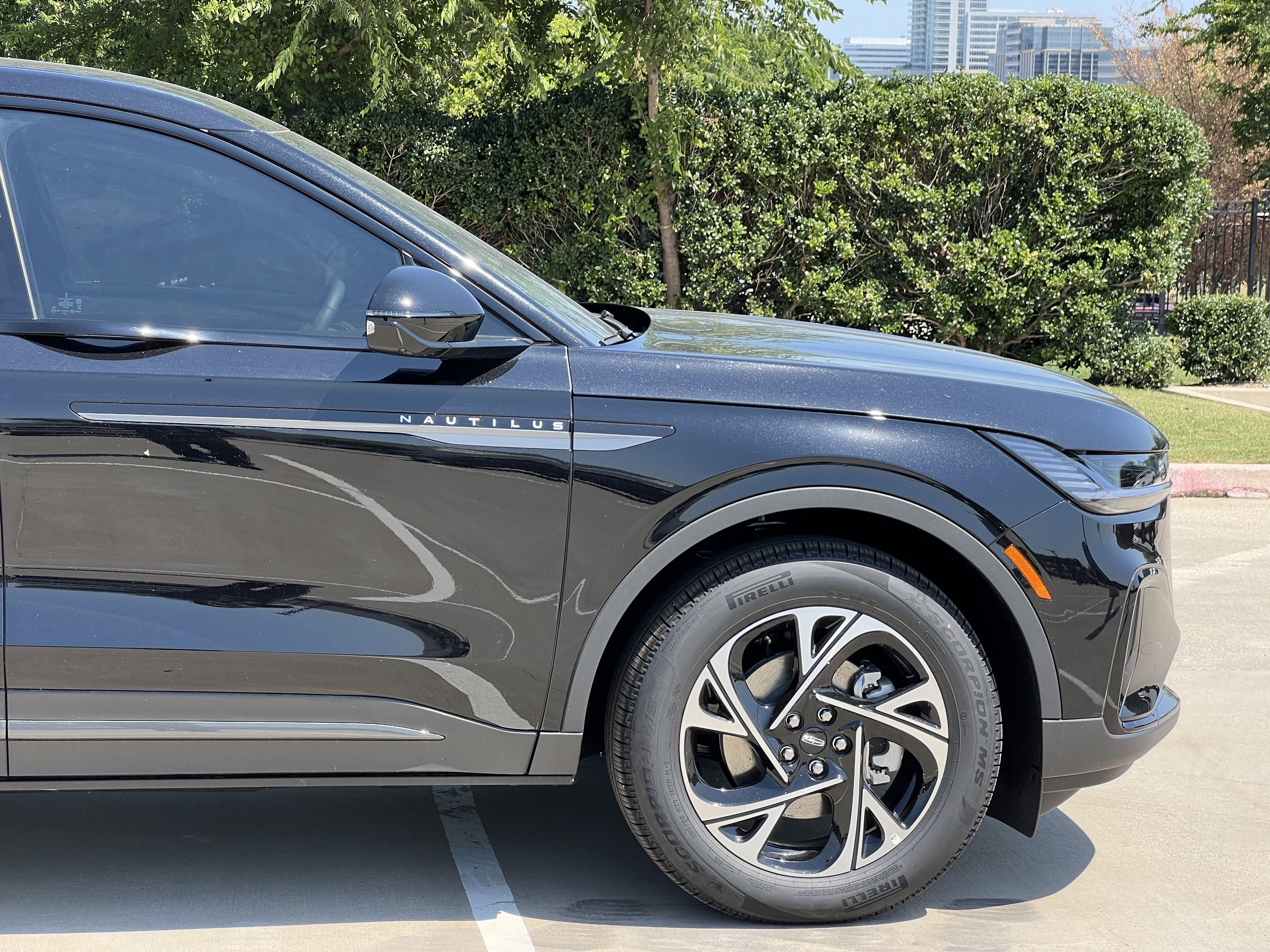 New 2025 Lincoln Nautilus Premier w/ Jet Appearance Package image 12