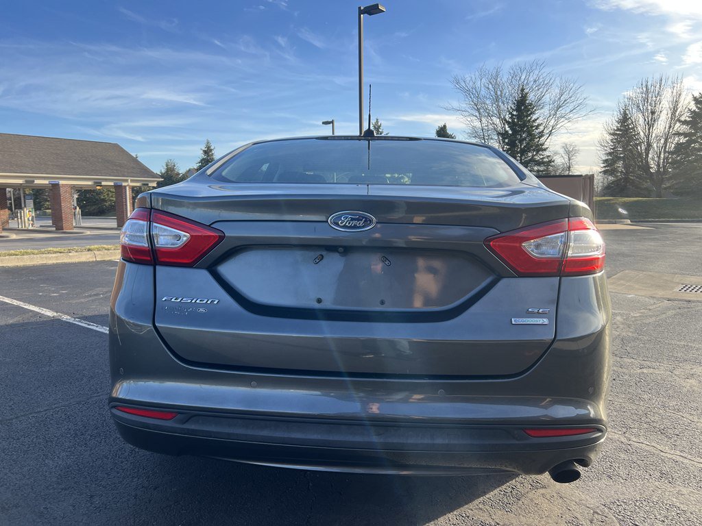 Used 2016 Ford Fusion SE image 4