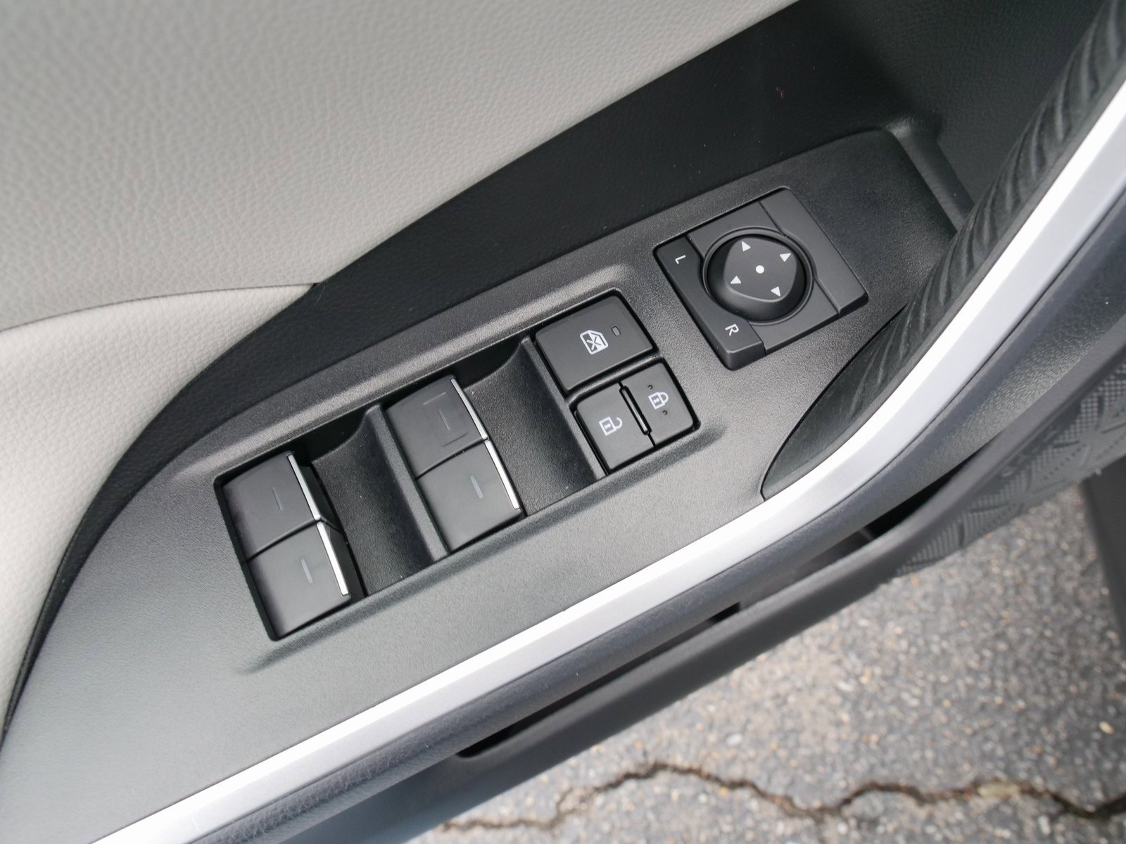 Used 2025 Toyota RAV4 XLE Premium image 19