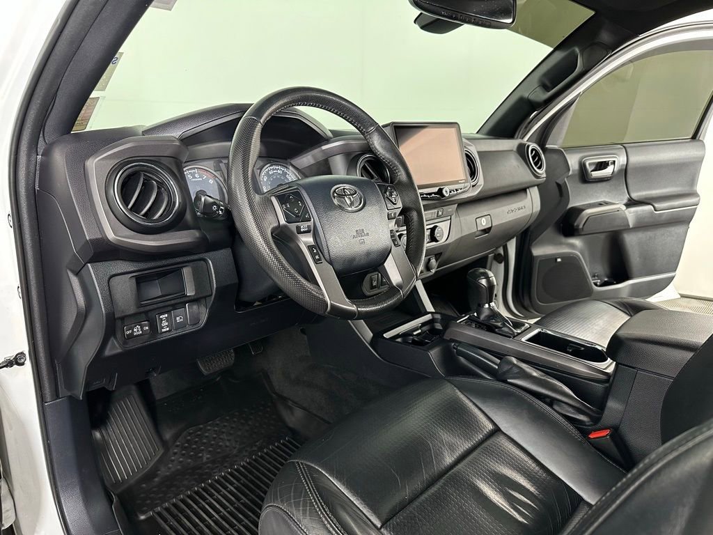 Used 2019 Toyota Tacoma TRD Off-Road image 2