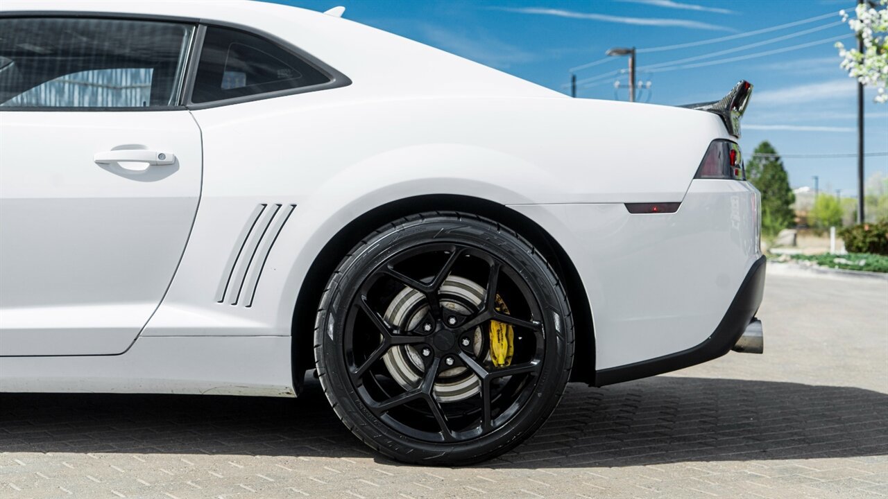 Used 2015 Chevrolet Camaro SS w/ RS Package RWD image 10