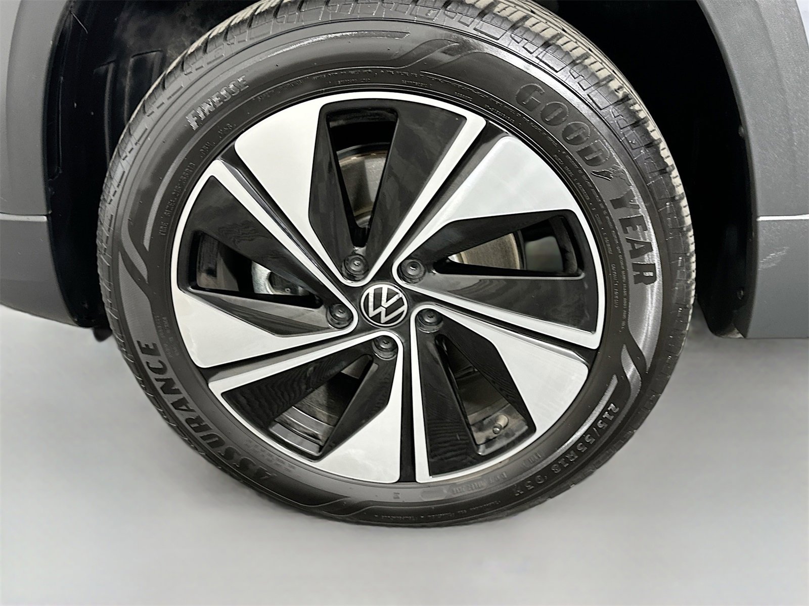 Used 2024 Volkswagen Taos SE w/ Panoramic Sunroof Package image 32