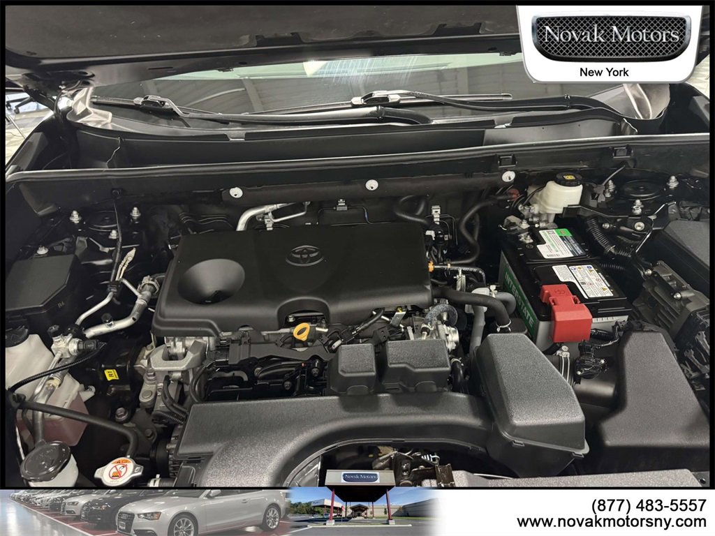 Used 2022 Toyota RAV4 XLE Premium image 17