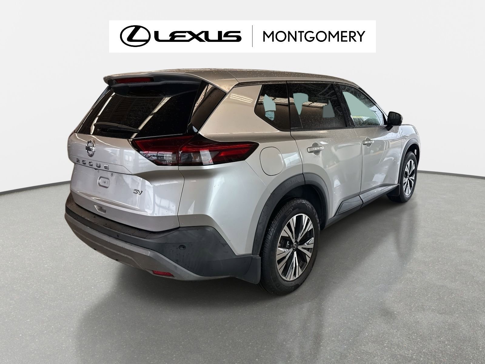 Used 2021 Nissan Rogue SV image 3